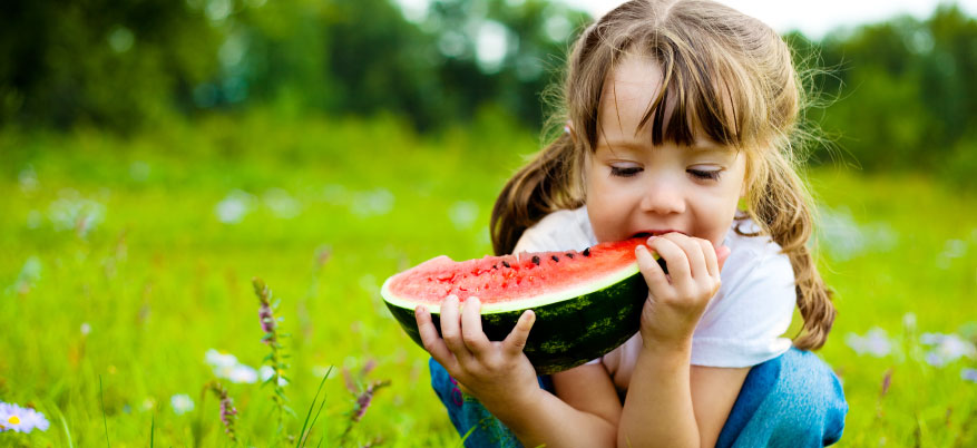 Alimentazione estiva per bambini: ecco la dieta perfetta