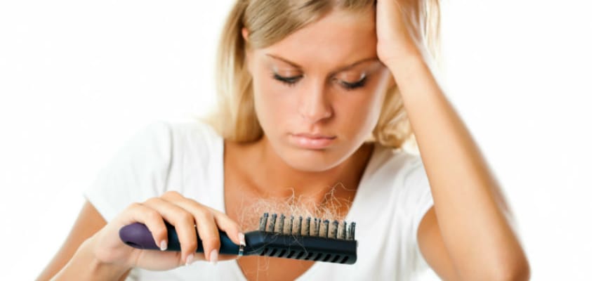 Cause e rimedi per contrastare la caduta dei capelli